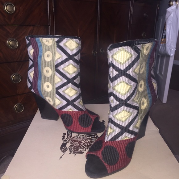 Burberry Prorsum peep toe booties / purchaser did’nt have current address listed - Picture 2 of 4